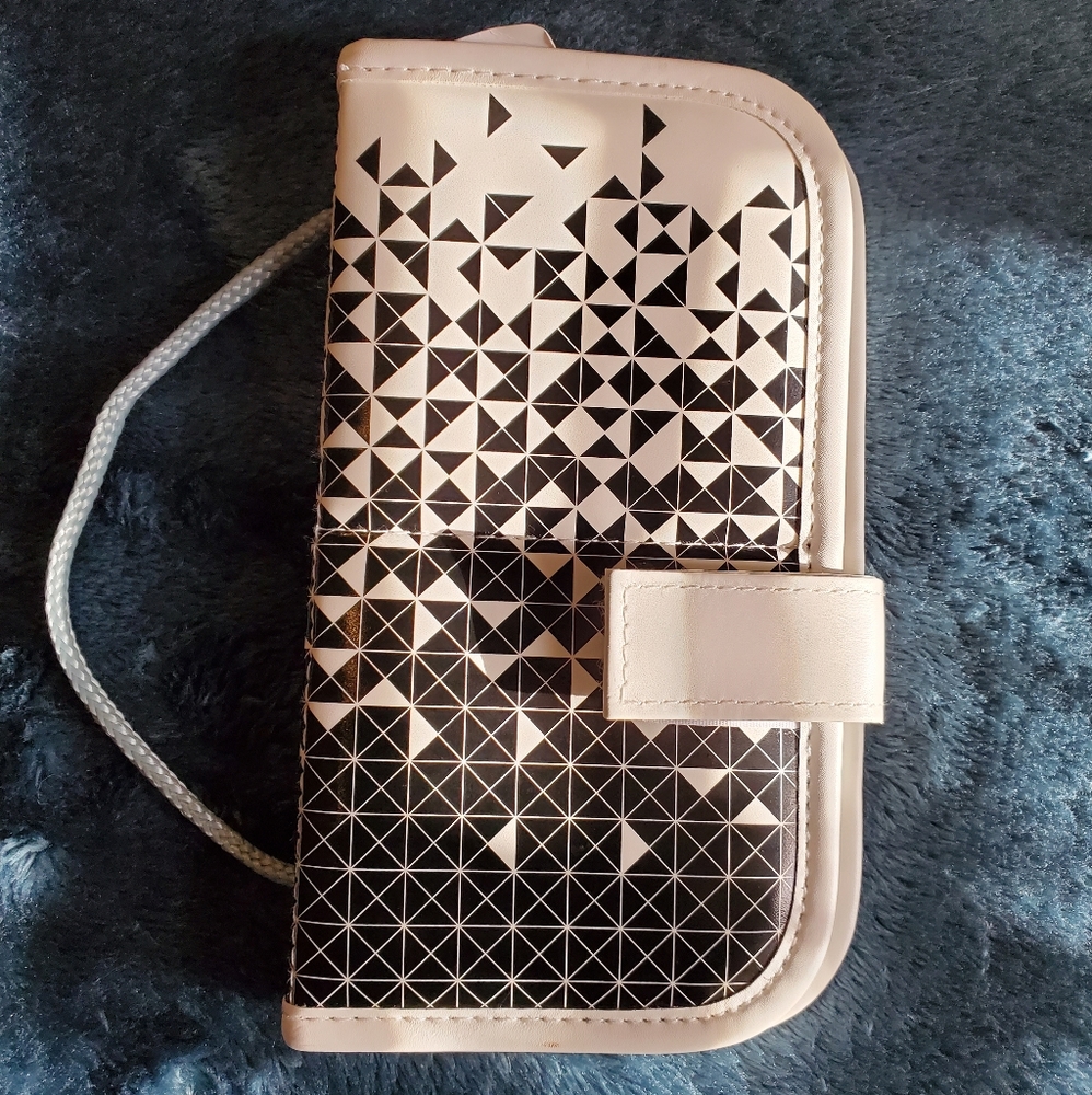 Real Techniques Travel Brush Holder